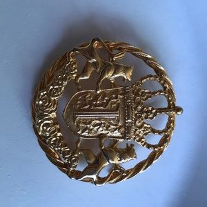 IVANAS GOLD TONE BROOCH/PENDANT